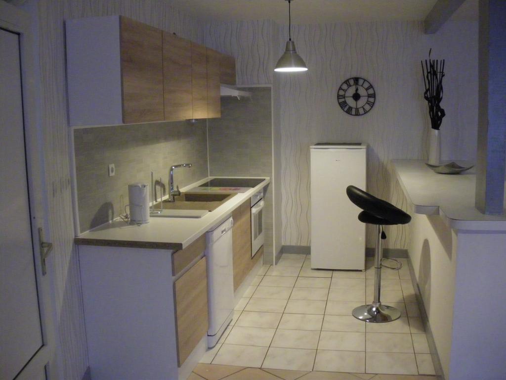 Ferienwohnung Au Pied De La Roche Exterior foto