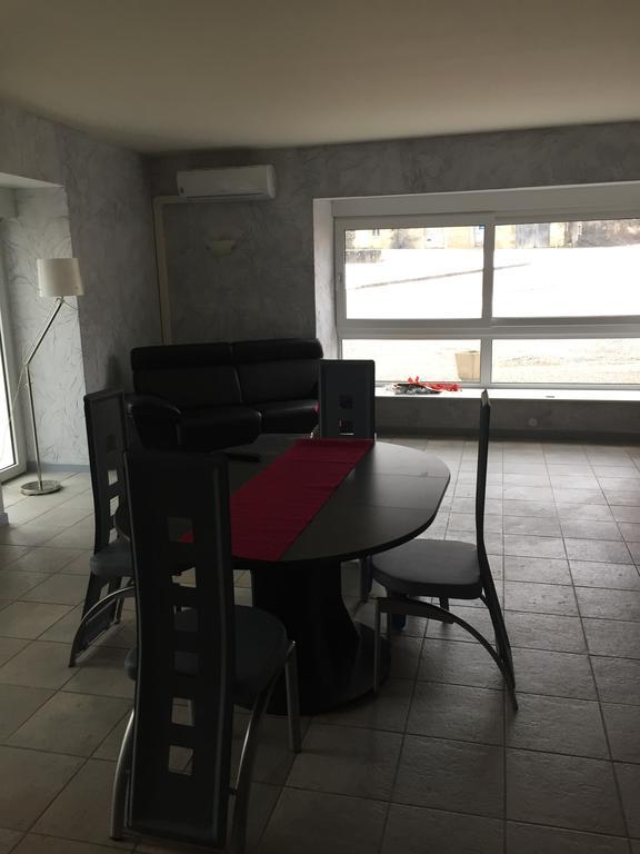 Ferienwohnung Au Pied De La Roche Exterior foto