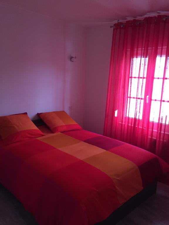 Ferienwohnung Au Pied De La Roche Exterior foto