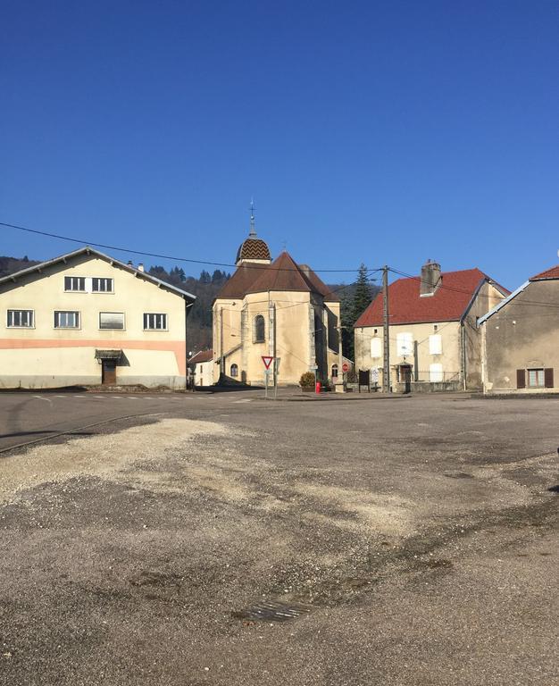 Ferienwohnung Au Pied De La Roche Exterior foto