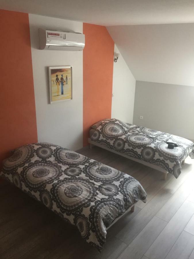 Ferienwohnung Au Pied De La Roche Exterior foto