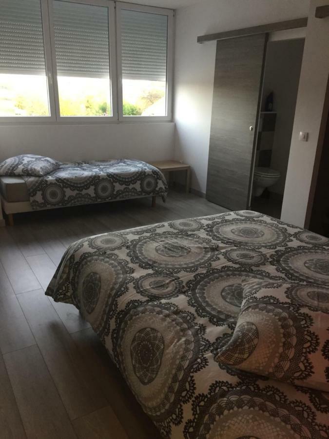 Ferienwohnung Au Pied De La Roche Exterior foto